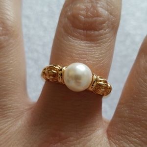 Gorgeous pearl ring